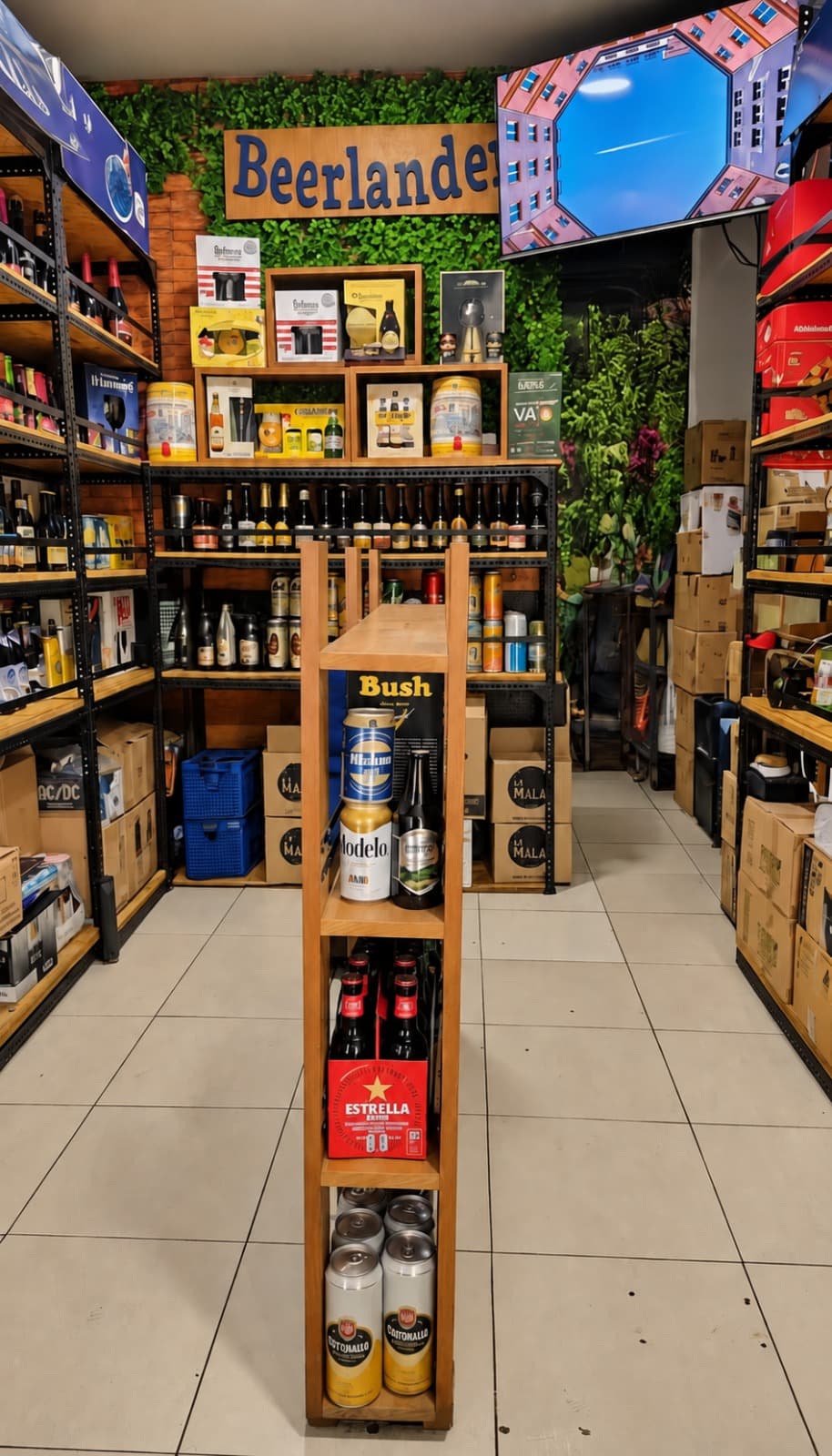 Interior de Beerlanders, tienda de cervezas y bebidas de Perú